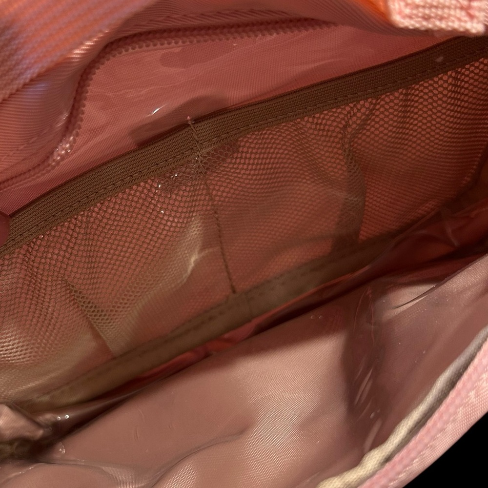 Classy UseLike Pink Duffel Bag and matching makeup bag - Picture 15 of 16